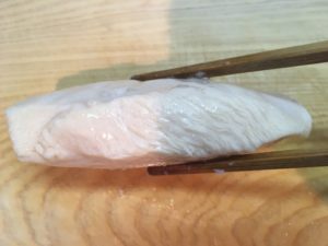 セブンのサラダチキンシトラスレモンを横から見た図