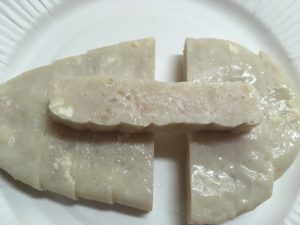 アマタケのサラダチキンチーズの断面