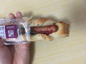 ローソンのブランのソーセージデニッシュ