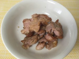 ローソンの国産鶏もも肉を直火焼きしたグリルチキン