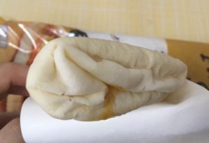 ファミマのピザサンド バターチキンカレー