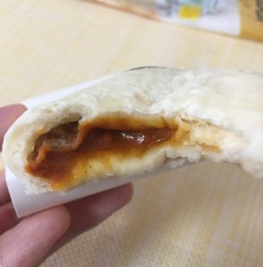 ファミマのピザサンド バターチキンカレー