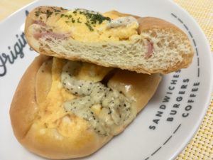 ローソンの大麦のハムたまごロール