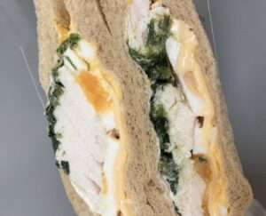 ファミマの全粒粉サンド 柚子こしょうマヨ仕立て サラダチキンとたまご