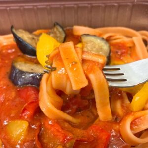 ローソンの野菜を食べる生パスタ トマトソース